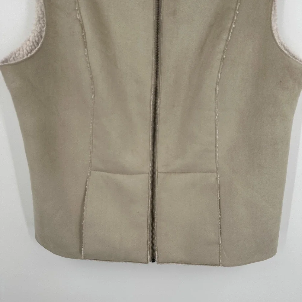 Chicos Vest Womens 2 Beige Faux Suede Sherpa Lined Zip Front Pockets Cozy Casual